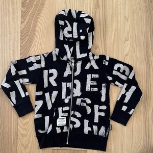 nununu Alphabet sweatshirt - Size 6-7 black and cream - 100% cotton - like new